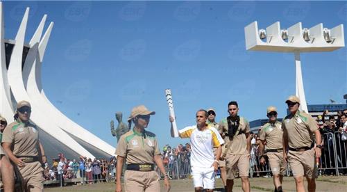 리우올림픽 성화 봉송이 브라질리아에서 시작됐다.[출처:국영 뉴스통신 아젠시아 브라질]