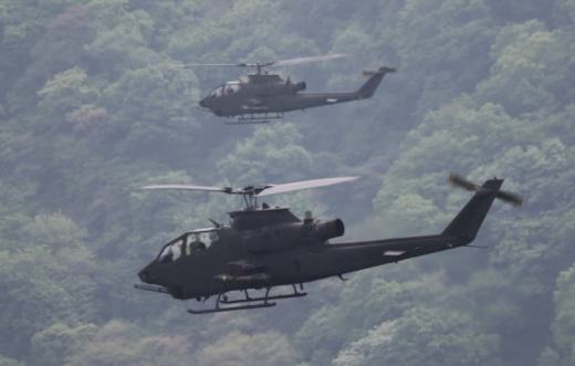 육군의 주력 공격헬기 AH-1F