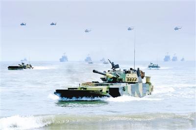 동남중국해에서 대만을 겨냥한 대규모 상륙훈련을 전개하고 있는 있는 중국군.