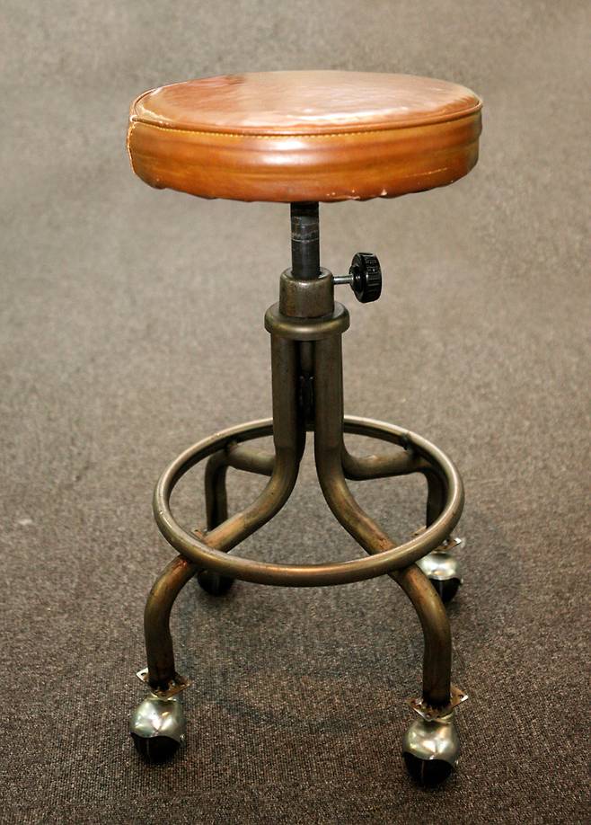 소품 - 바퀴붙인 의자