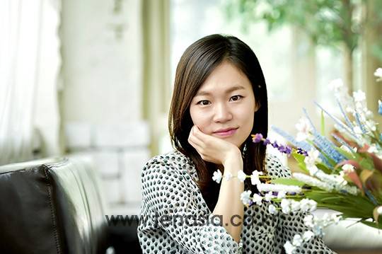 영화 ‘사냥’ 출연 배우 한예리가 27일 서울 종로구 삼청동의 한 카페에서 진행된 텐아시아와의 인터뷰에 앞서 포토타임을 갖고 있다. / 사진=서예진 기자 yejin0214@