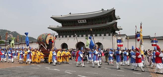 전통문화 행사가 열리고 있는 광화문 앞.