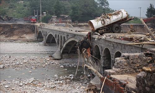 폭우로 폐허가 된 중국 허베이성 징싱현의 모습. 이곳에서만 36명이 사망했고 35명의 생사가 여전히 확인되지 않고 있다.[봉황망 캡처]