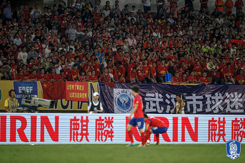 중국 응원단 보통 짜요를 외친다. 사진=대한축구협회