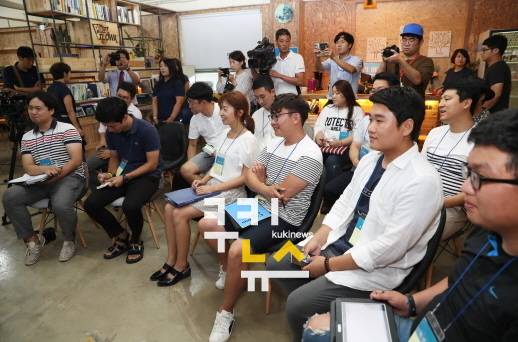 이날 간담회에는 제주청년창업조합, 제주청년네트워크 등 다양한 분야의 청년 17명이 모여 원 지사와 청년정책 방향에 대한 얘기를 나눴다. ⓒ제주도청