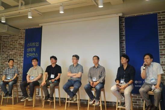 25일 오후 부산 우동의 창조경제혁신센터에서 열린 ‘제2회 스타트업생태계컨퍼런스’에서 벤처 업계 관계자들이 토론하고 있다. 왼쪽부터 임정욱 스타트업얼라이언스 센터장, 이택경 매쉬업엔젤스 대표파트너, 김영덕 롯데액셀러레이터 상무, 송은강 캡스톤파트너스 대표, 이호찬 KTB벤처스 대표, 유주동 엔씨소프트 상무, 박인환 미래창조과학부 정보통신방송기반과장. /부산=노자운 기자