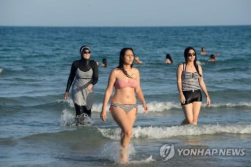 무슬림 여성들이 입는 수영복 '부르키니' [AP=연합뉴스]