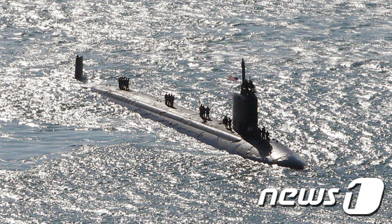 미 핵잠수함 노스캐롤라이나호(7800t)가 지난 2월 부산항으로 입항하고 있다. 2016.2.16/뉴스1 © News1 이승배 기자