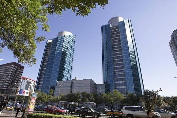 중국 베이징에 있는 쌍둥이 빌딩 LG 베이징타워의 모습. /LG그룹 제공