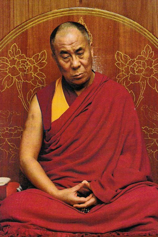 날마다 4시간씩 수행을 하는 다라이 라마가 참선하며 눈을 뜬 채 선정에 들어간 모습. 청전 스님 제공