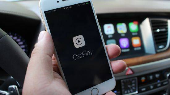 제네시스 G80에는 EQ900에 없는 카플레이 기능이 탑재됐다. (사진=지디넷코리아)