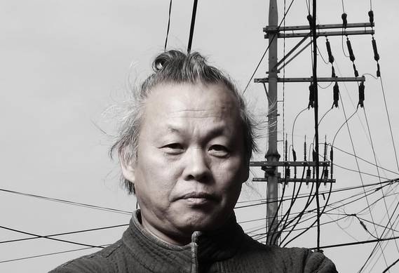 김기덕 감독은 영화 ‘그물'에서 우연히 남한으로 쓸려와 남북한 정보부에서 동시에 의심 받는 북한 어부의 불행한 일주일을 그렸다.