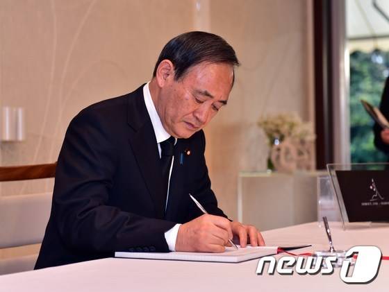 스가 요시히데(菅義偉) 일본 관방장관. © AFP=뉴스1