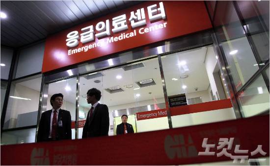 2014년 10월 17일 오후 부상자가 이송된 야탑동 차병원 응급실이 출입통제 되고 있다. 사진 = 황진환 기자