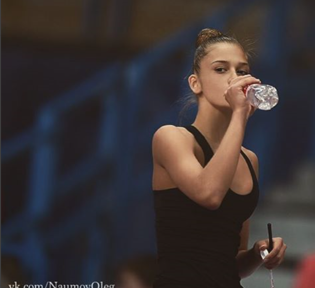 ▲ 우아한 연기를 펼치는 러시아 리듬체조 선수 알렉산드로 솔다토바 ⓒ솔다토바 SNS