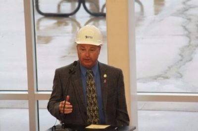 스티브 완츠(의회 의장) 기공식 축사, 우천으로 인한 실내 기공식 사진