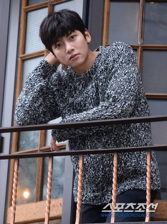 최근 종영한 tvN 드라마 '더 케이투'의 주인공 지창욱이 14일 이태원의 한카페에서 스포츠조선과의 인터뷰에 응하고 있다. 지창욱은 'The K2' (더 케이투)에서 특수 경호원 김제하 역으로 출연해 카리스마 있는 연기를 선보였다. 이태원=최문영 기자 deer@sportschosun.com /2016.11.14/