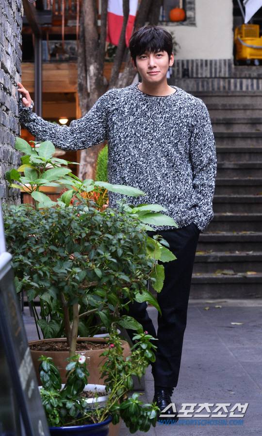 최근 종영한 tvN 드라마 '더 케이투'의 주인공 지창욱이 14일 이태원의 한카페에서 스포츠조선과의 인터뷰에 응하고 있다. 지창욱은 'The K2' (더 케이투)에서 특수 경호원 김제하 역으로 출연해 카리스마 있는 연기를 선보였다. 이태원=최문영 기자 deer@sportschosun.com /2016.11.14/