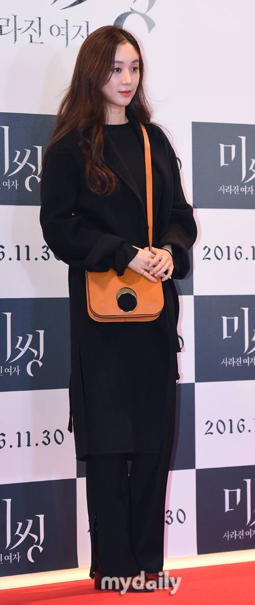 ▲정려원 '시크함 넘치는 미모'