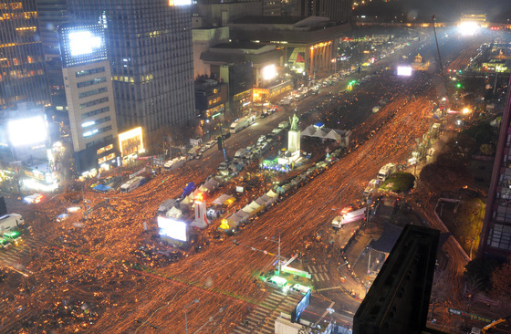 26일 서울 광화문 광장 일대에서 박근혜 대통령 퇴진을 요구하는 5차 촛불집회가 열렸다. /사진제공=뉴스1