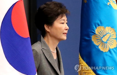 지난 29일 제3차 대국민담화를 발표하기 위해 춘추관 대브리핑실에 입장하고 있는 박근혜 대통령