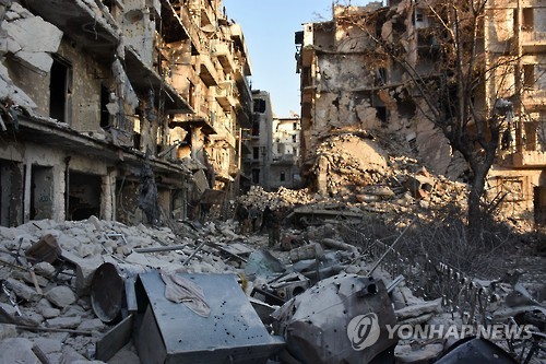 28일 시리아군의 공격에 무참히 파괴된 알레포 북동부 부스탄알바샤(부스탄알파샤) 구역의 모습. [AFP=연합뉴스]