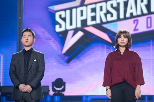 엠넷 ‘슈퍼스타K 2016’ 우승자 김영근과 준우승자 이지은 / 사진제공 = CJ E&M