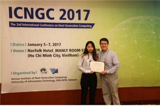 ICNGC 2017에서 Excellent Paper Award를 수상한 정혜림 연구원(좌), 박기웅 교수