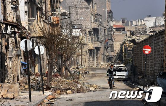 시리아 정부군이 반군으로부터 탈환한 알레포© AFP=뉴스1