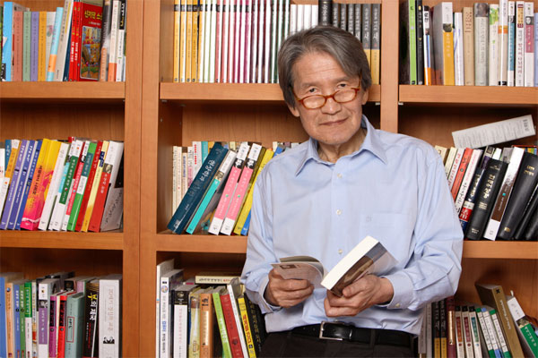박맹호 민음사 회장이 22일 새벽 노환으로 별세했다. 향년 84세.