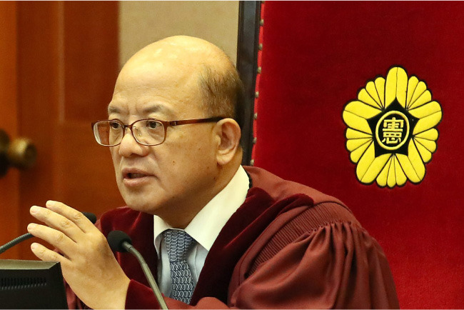 박한철 헌법재판소 소장은 1월 10일 박근혜 대통령 탄핵심판 변론에서 “사건이 지연되는 일이 없도록 하라”고 경고했다. [공동취재]