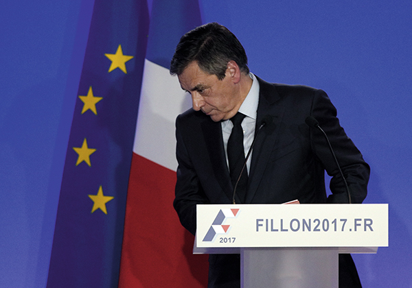 ⓒAP Photo 2월6일 프랑스 공화당의 대선 후보 프랑수아 피용 전 총리가 가족을 허위 고용한 것에 대해 사과했다.
