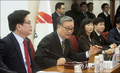 인명진 자유한국당 비대위원장(가운데)