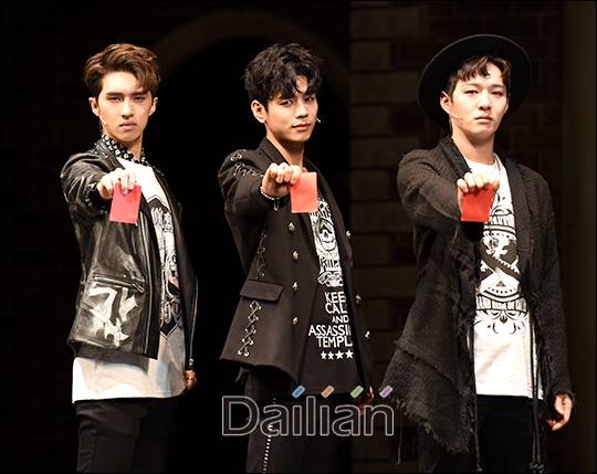 배우 켄(왼쪽부터), 김지휘, 이창섭이 뮤지컬 '꽃보다 남자 The Musical' 프레스콜에서 포토타임을 갖고 있다. ⓒ 데일리안