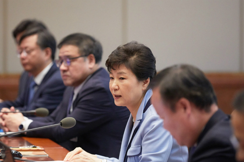 지난해 10월 20일 청와대에서 수석비서관회의를 주재하는 박근혜 대통령 (사진=청와대 제공/자료사진)