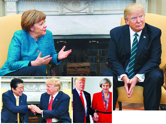도널드 트럼프 미국 대통령(사진 오른쪽)과 앙겔라 메르켈 독일 총리가 17일(현지시간) 미국 워싱턴DC 백악관 내 집무실 오벌오피스에 나란히 앉아 어색한 표정으로 기념촬영을 하고 있다. 반면 트럼프는 지난달 10일 같은 장소에서 아베 신조 일본 총리를 만났을 때는 양손으로 아베의 손을 감쌌고(작은 사진 왼쪽부터), 지난 1월 27일 테리사 메이 영국 총리와는 백악관 건물 밖을 걷다가 손을 잡기도 했다.  AP뉴시스