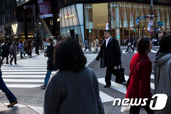 일본 도쿄 중심가 긴자 거리를 오가는 시민들(자료사진) © AFP=뉴스1