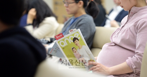 산부인과 전문병원인 서울 중구 제일병원에서 산모들이 대기하고 있다.
