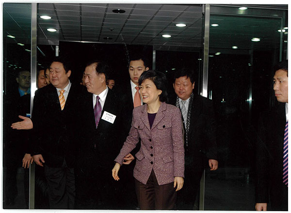 ⓒ시사IN 자료 살해당한 박용철씨(맨 왼쪽)는 2006년 귀국해 박근혜 당시 대선 후보의 총괄 경호 업무를 맡았다.