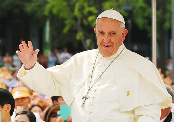 ⓒ사진공동취재단 2014년 8월 방한한 프란치스코 교황은 방한 기간 내내 세월호 노란 리본을 달고 다녔다.