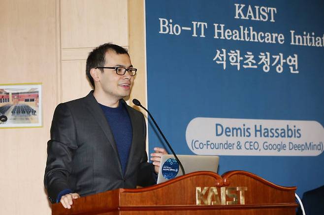 데미스 하사비스(Demis Hassabis) 구글 딥마인드 공동 창업자 겸 CEO가 지난해 3월 11일 KAIST에서 '인공지능과 미래'를 주제로 강연하는 모습.