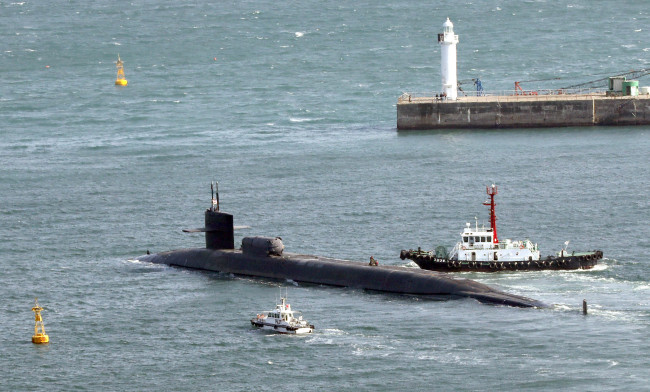 사진= 미국의 핵추진 잠수함 미시간(SSGN 727)이 29일 해군 부산기지에서 출항하고 있다. (사진=연합뉴스)