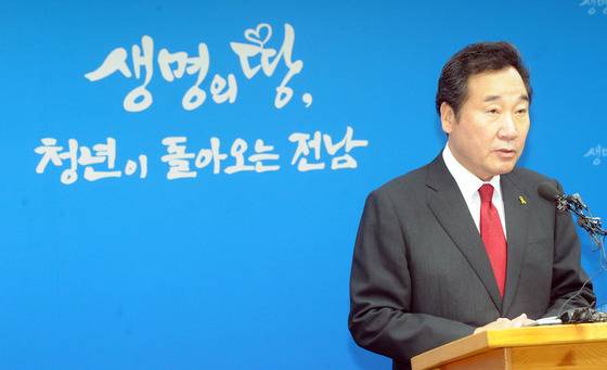 이낙연 국무총리 후보자가 11일 오전 전남 무안군 전남도청에서 전남지사 퇴임 기자회견을 하고 있다. 2017.5.11/뉴스1 © News1 남성진 기자