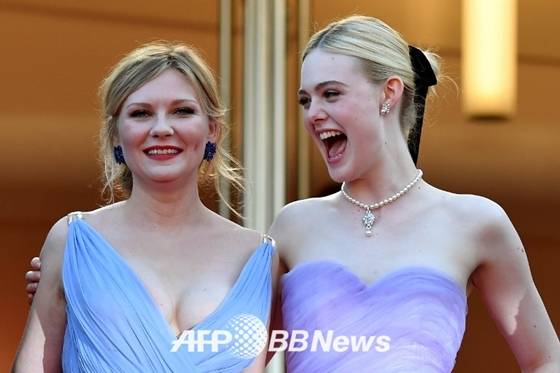 커스틴 던스트(사진 왼쪽)와 엘르 패닝/AFPBBNews=뉴스1