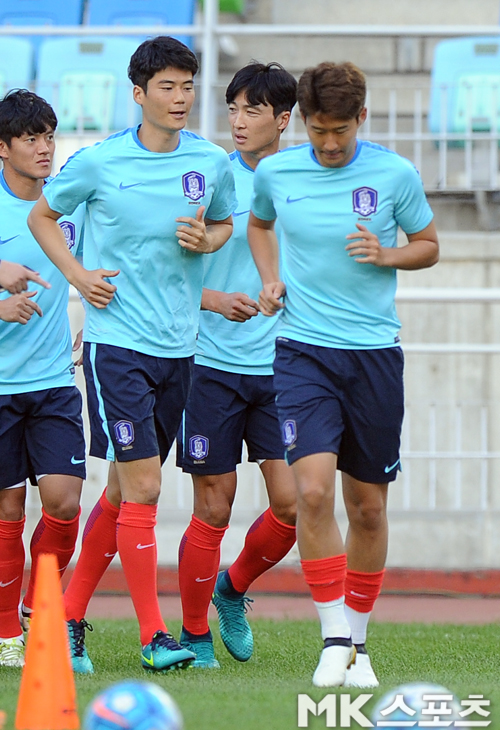 기성용(왼쪽에서 2번째)과 손흥민(맨 오른쪽)은 29일 A대표팀에 소집, 첫 훈련을 소화한다. 사진=MK스포츠 DB