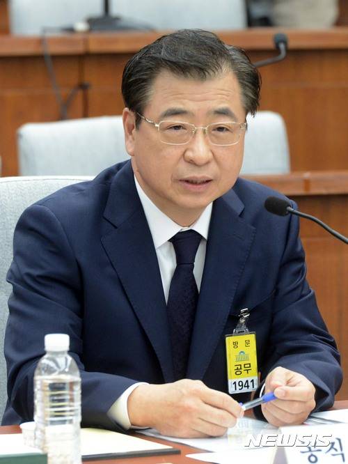 【서울=뉴시스】홍효식 기자 = 서훈 국가정보원장 후보자가 29일 오전 서울 여의도 국회에서 열린 인사청문회에서 의원들의 질의에 답하고 있다. 2017.05.29. yesphoto@newsis.com