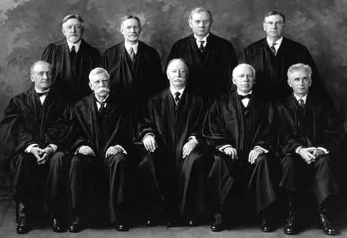 상고허가제를 처음 도입하던 1925년 당시의 미국 대법원 법관들. 앞줄 가운데가 윌리엄 태프트 대법원장이다. (사진=위키피디아)