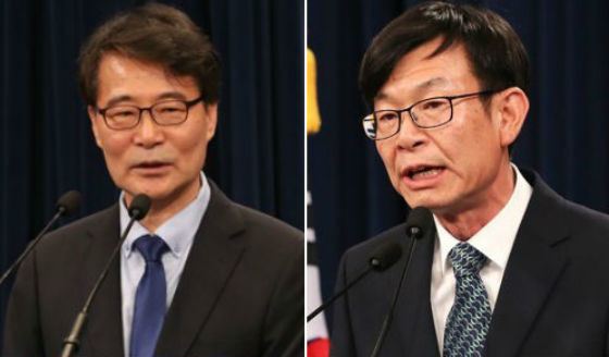 장하성 청와대 정책실장(왼쪽)과 김상조 공정거래위원장 후보자. <한겨레> 자료사진