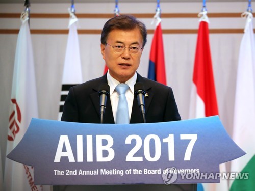 (제주=연합뉴스) 배재만 기자 = 문재인 대통령이 16일 오후 제주 국제컨벤션센터에서 열린 '아시아인프라투자은행(AIIB) 연차총회'에서 기념사하고 있다. 2017.6.16  scoop@yna.co.kr  (끝)