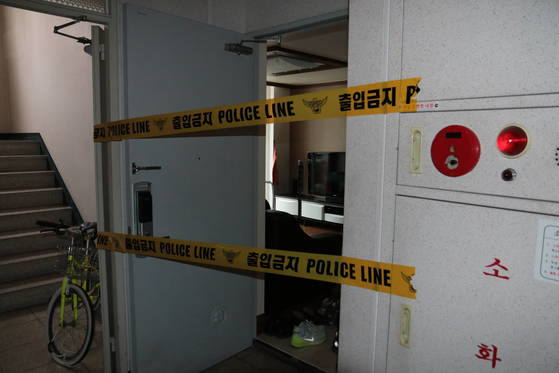 부산남부경찰서는자신이 낳은 아기 2명의 시신을 집 냉장고 냉동실에 보관해 온 30대 여성을 붙잡아 수사하고 있다. [사진 부산 남부경찰서]